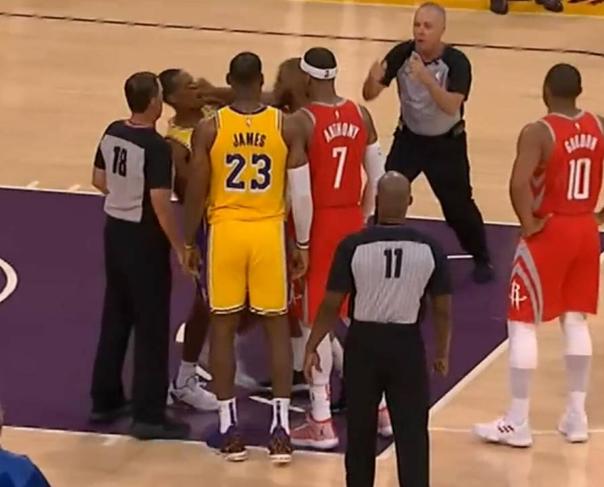  萨博尼斯两双国王主场力克湖人队