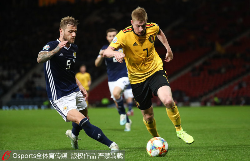  德布劳内助攻帽子戏法助曼城横扫埃弗顿