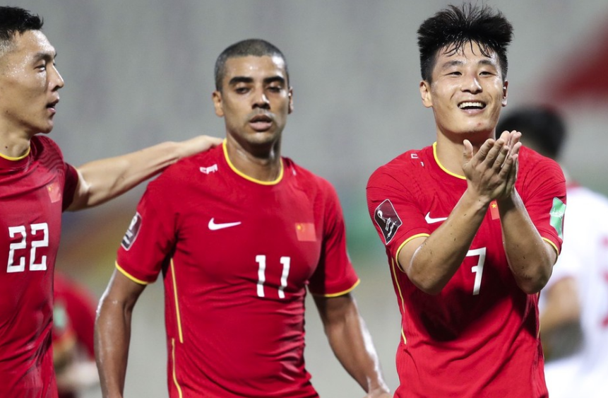  圣埃蒂安老帅运筹帷幄，换人调整收到奇效赢比赛